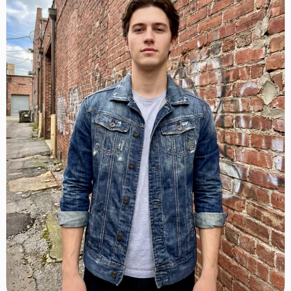 Arizona Jean Company Men's Distressed Medium Wash Button Down Denim Jacket (S)